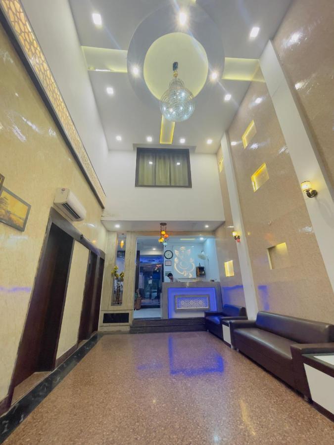 Premium Sot, Family 500mtr Taj Mahal