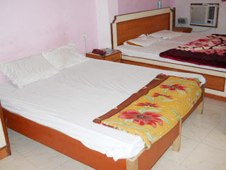 Fabhotel Sarwan