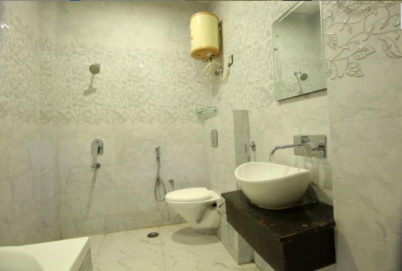 Riya Palace- Near Idgah Railway Station Agra