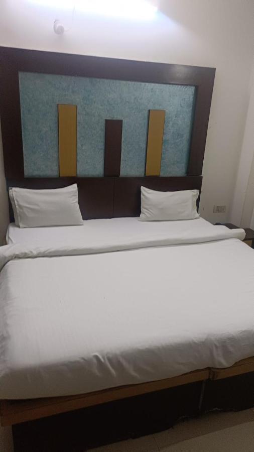 Hotel Blossom Residency By Dolphin 500 Mtr Taj Mahal 3*