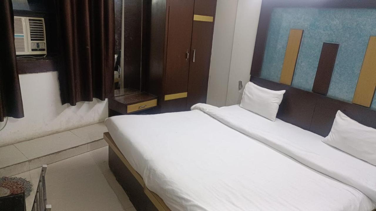 Blossom Residency By Dolphin 500 Mtr Taj Mahal 3*