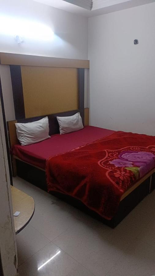 Blossom Residency By Dolphin 500 Mtr Taj Mahal Hotel 3*