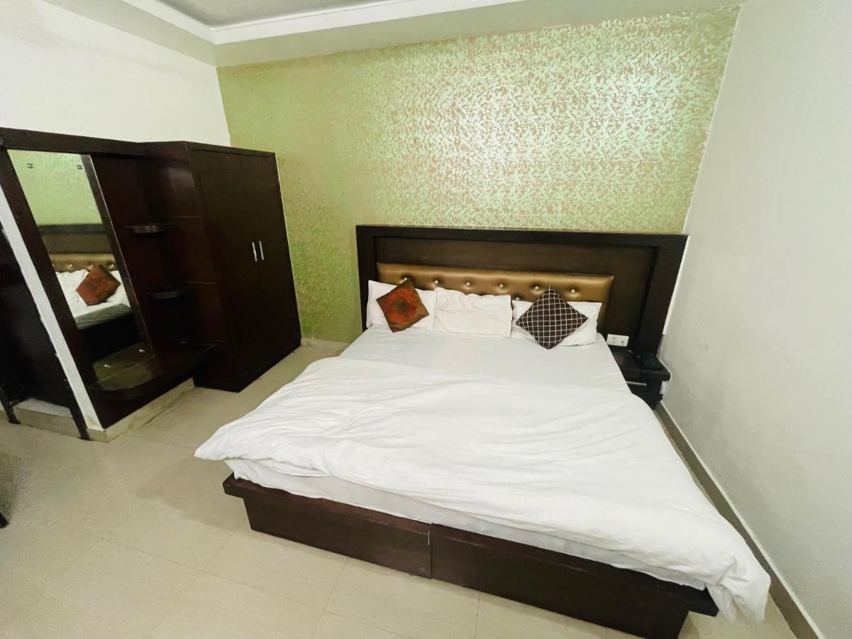 Blossom Residency By Dolphin 500 Mtr Taj Mahal