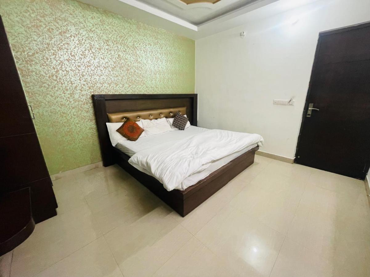 Blossom Residency By Dolphin 500 Mtr Taj Mahal Hotel 3*