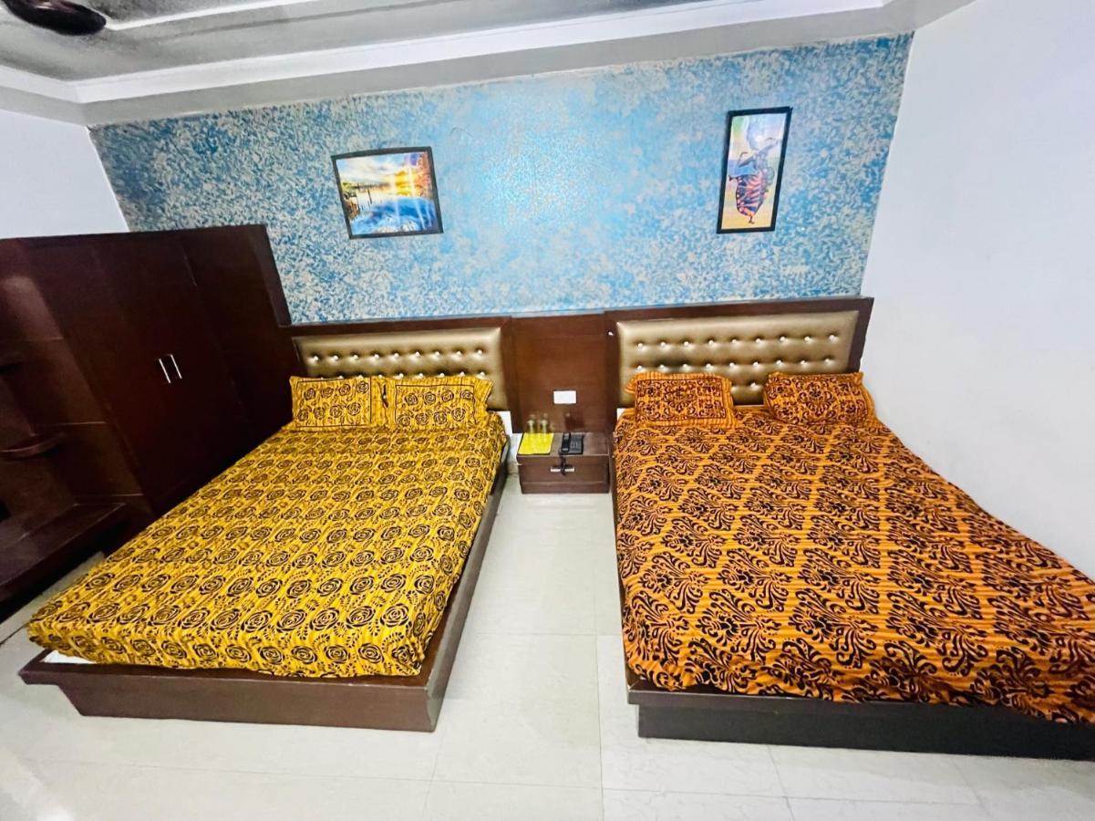 Blossom Residency By Dolphin 500 Mtr Taj Mahal 3*