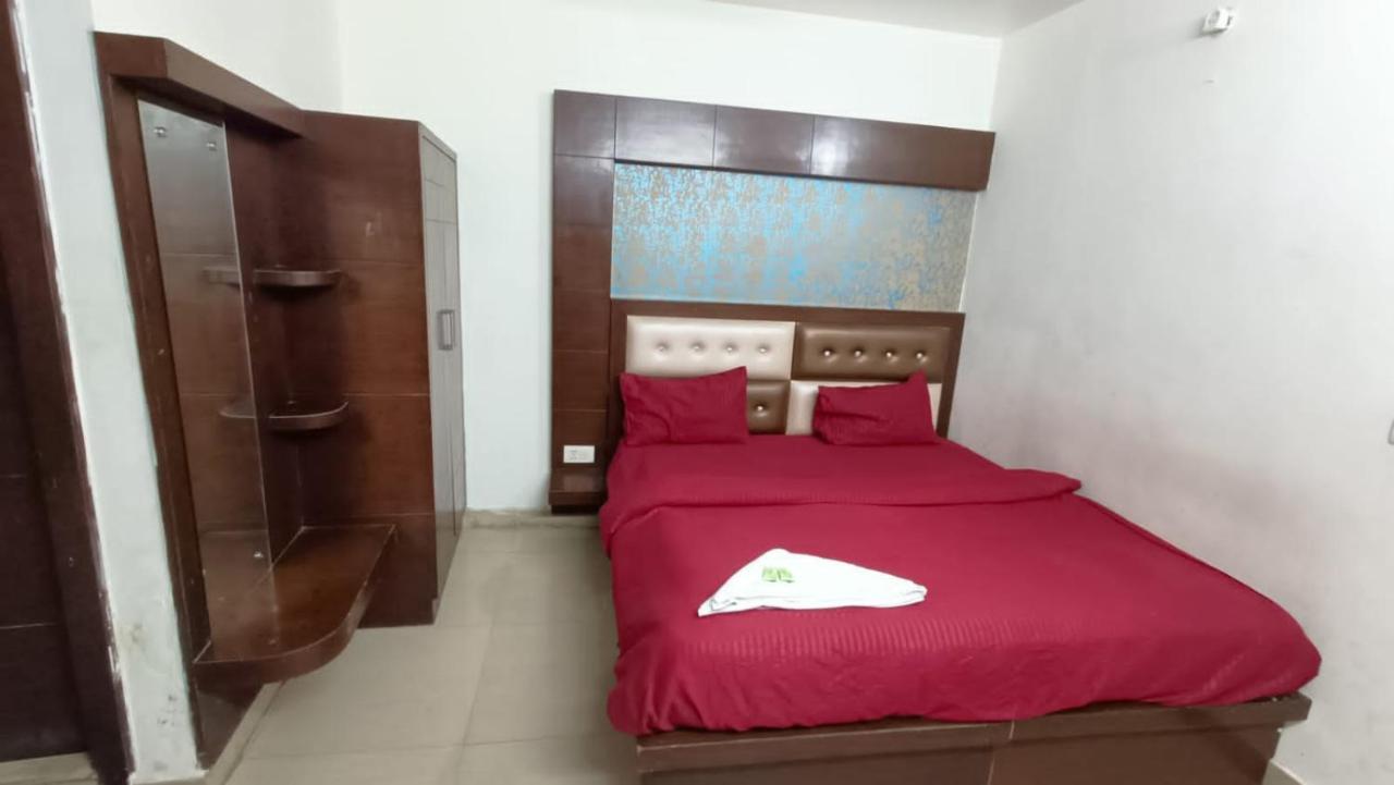Whiteland Agra Family Hotel 3*