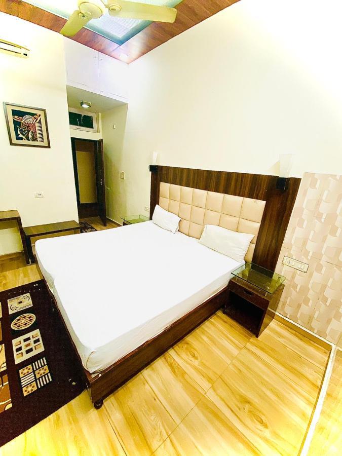 Premium White House Hotel *
