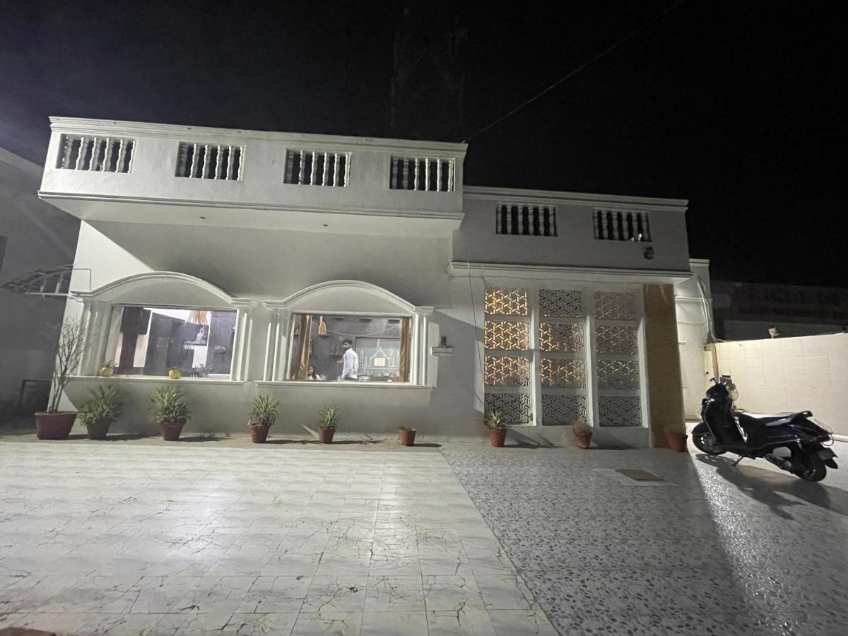 Premium White House *