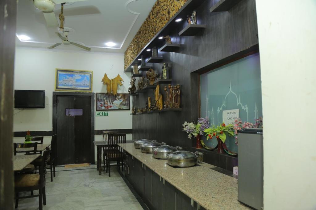 Wonderland By Bri Family Hotel Agra (Uttar Pradesh)