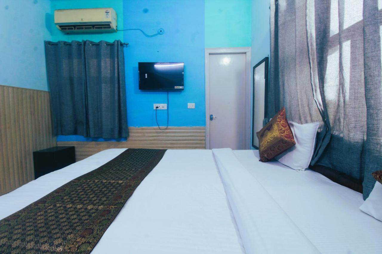 Hostel Hostella By Forever // Walk-in Distance From Taj Mahal *