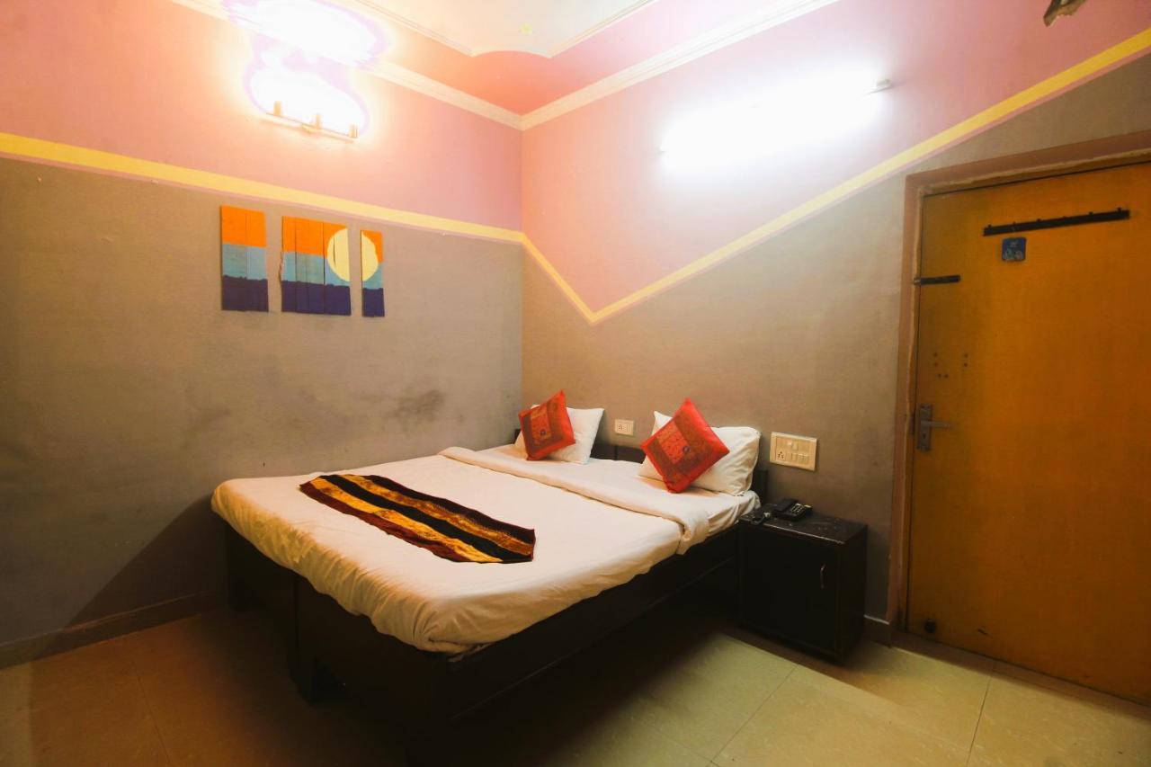 Hostella By Forever // Walk-in Distance From Taj Mahal