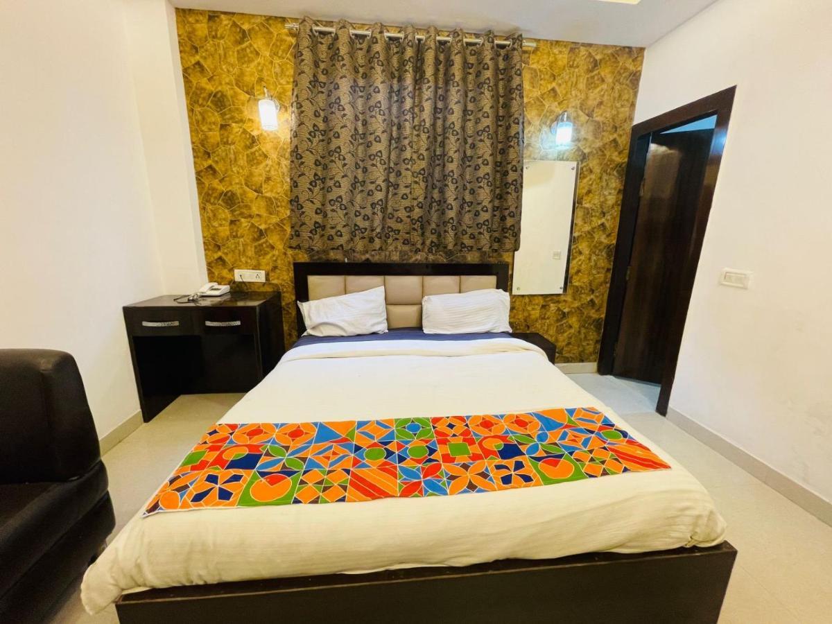 Taj Empire Family Near Taj Mahal 3*