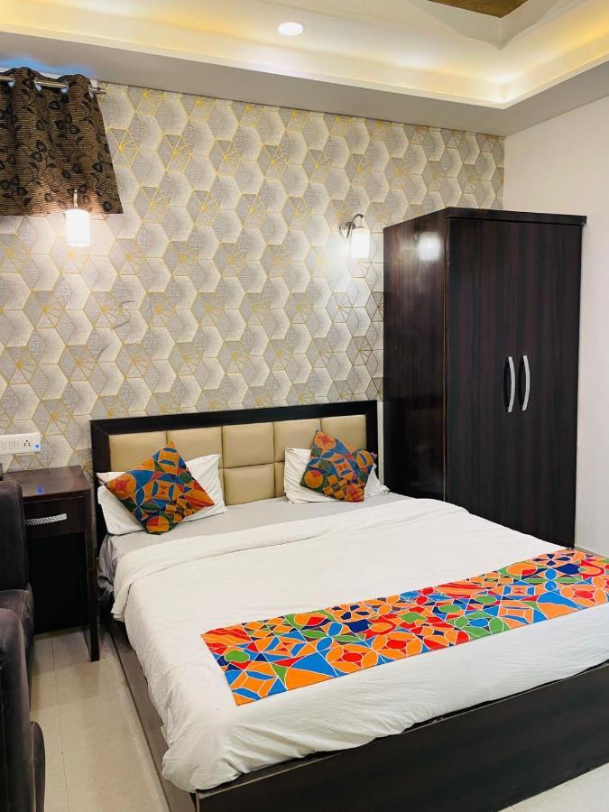 Taj Empire Family Near Taj Mahal Hotel Agra (Uttar Pradesh)