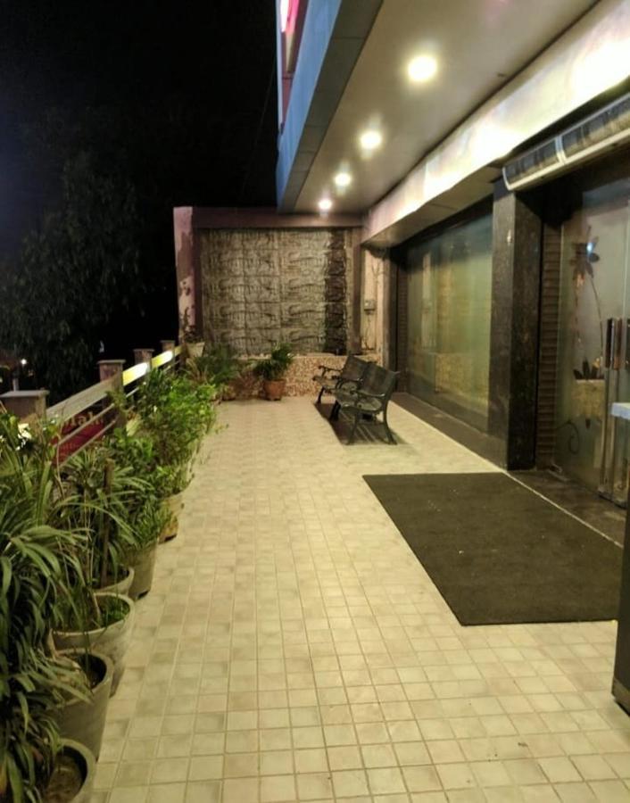 Moti Mahal Deluxe Hotel Agra (Uttar Pradesh)