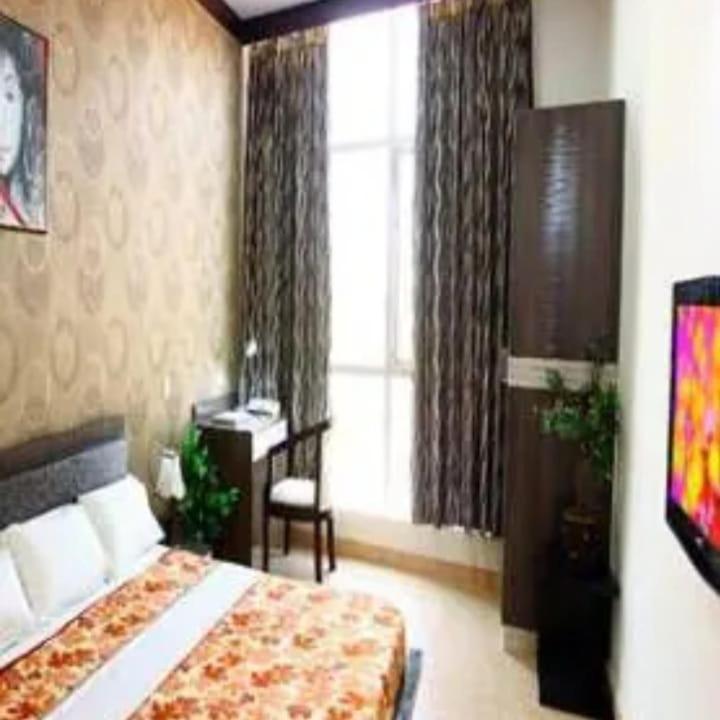 Moti Mahal Deluxe Hotel