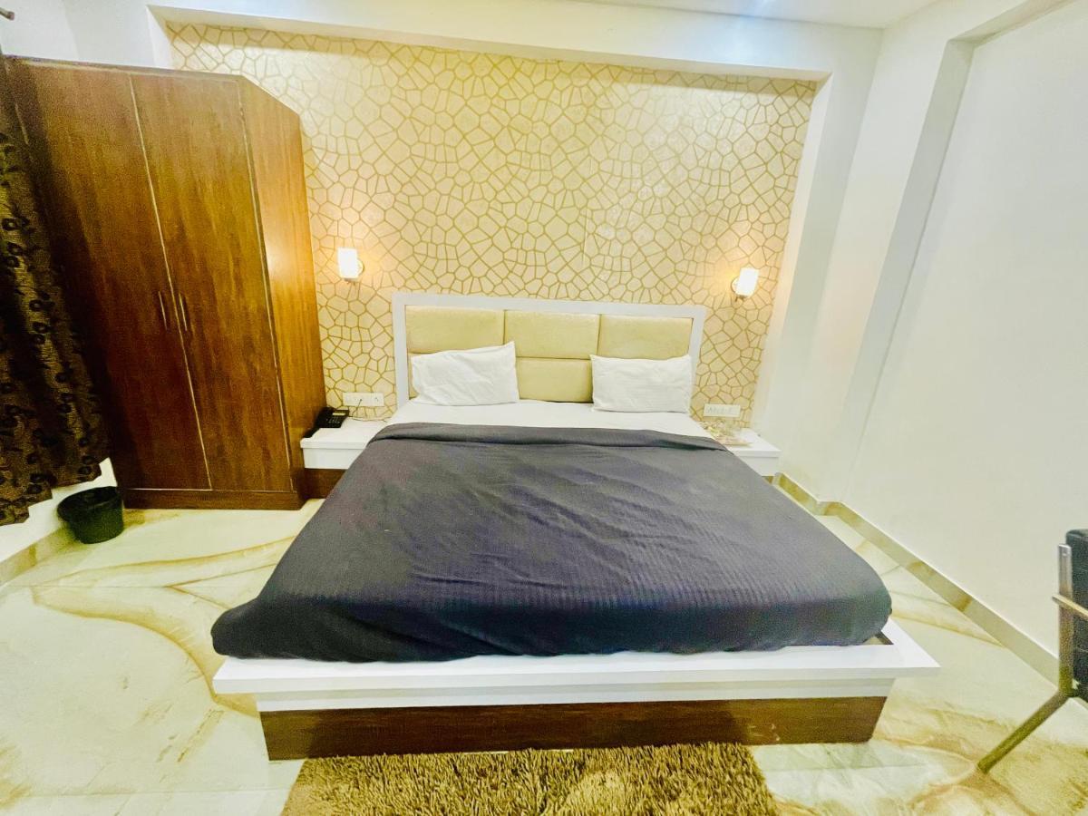 Taj Empire Family Near Taj Mahal Hotel Agra (Uttar Pradesh)