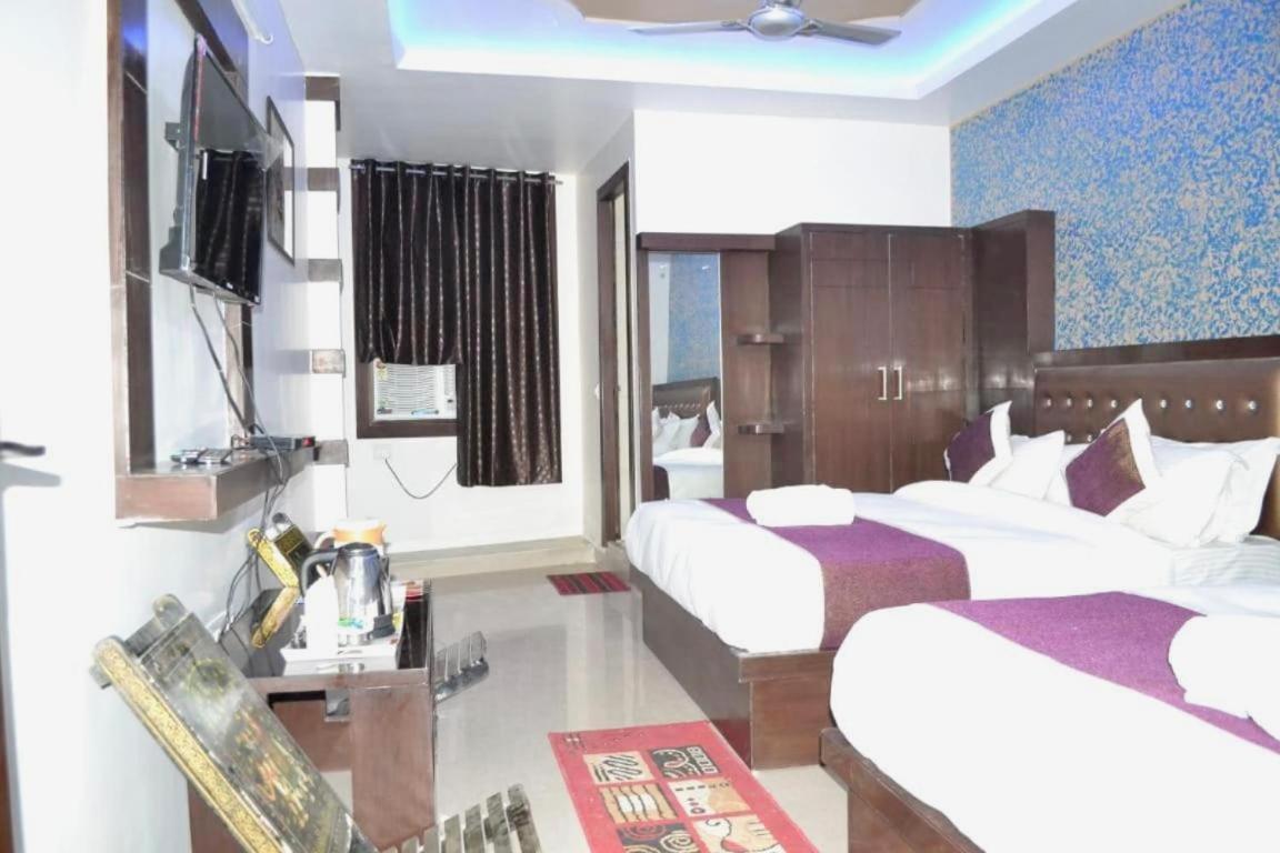 Blossom Residency By Dolphin 500 Mtr Taj Mahal Hotel