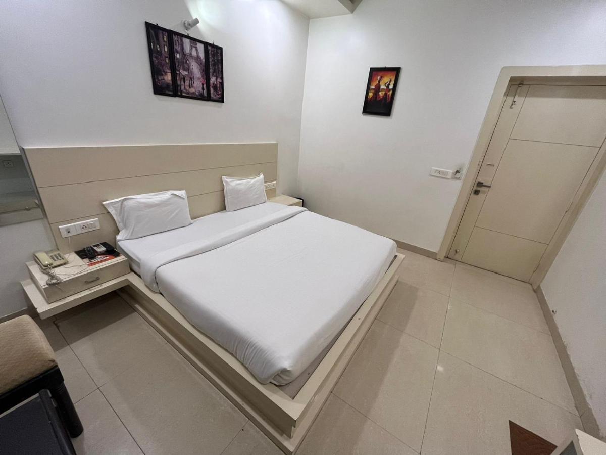 Hotel Sahib'S Red Carpet - Family & Corporate Hotel Chain 4*