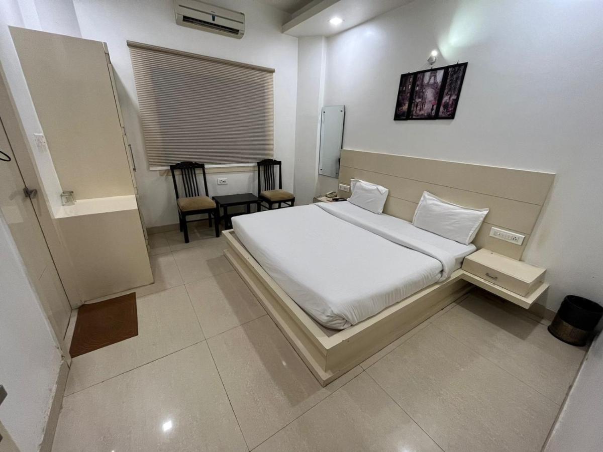 Hotel Sahib'S Red Carpet - Family & Corporate Hotel Chain 4*