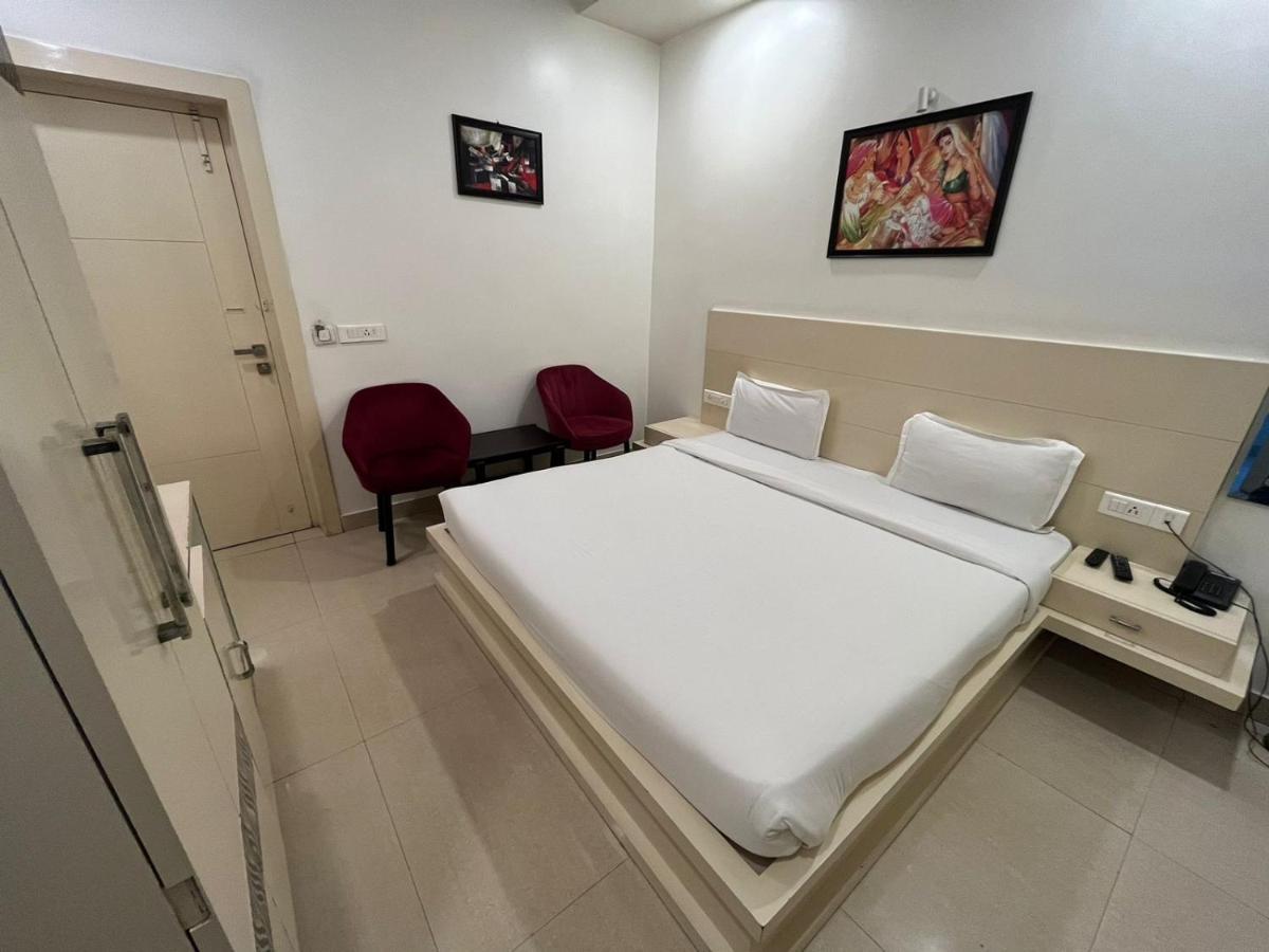 Hotel Sahib'S Red Carpet - Family & Corporate Hotel Chain Agra (Uttar Pradesh)