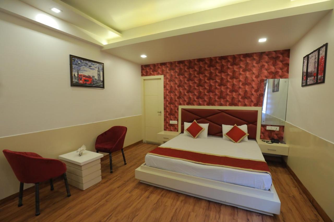 Hotel Sahib'S Red Carpet - Family & Corporate Hotel Chain Hotel Agra (Uttar Pradesh)