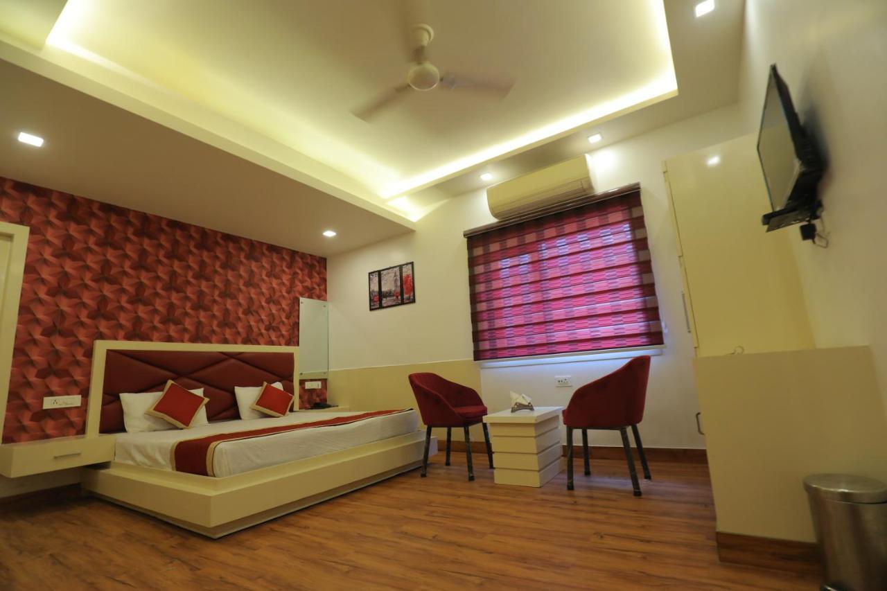 Hotel Sahib'S Red Carpet - Family & Corporate Hotel Chain Hotel