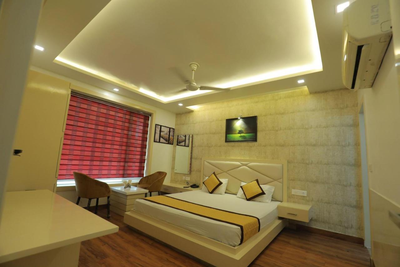 Hotel Hotel Sahib'S Red Carpet - Family & Corporate Hotel Chain 4*