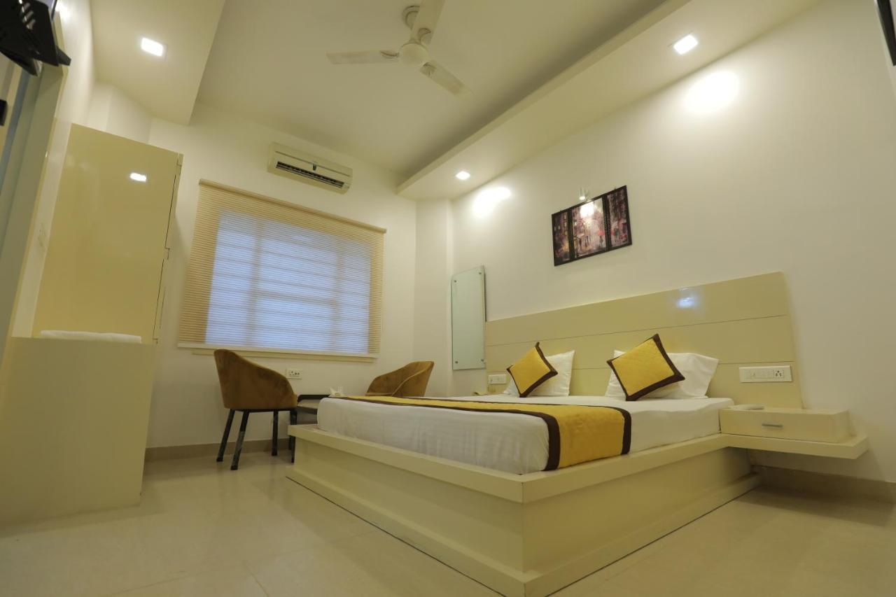 Hotel Hotel Sahib'S Red Carpet - Family & Corporate Hotel Chain Agra (Uttar Pradesh)