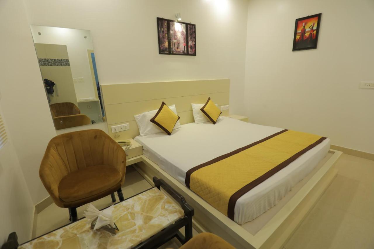 Hotel Sahib'S Red Carpet - Family & Corporate Hotel Chain Hotel Agra (Uttar Pradesh)
