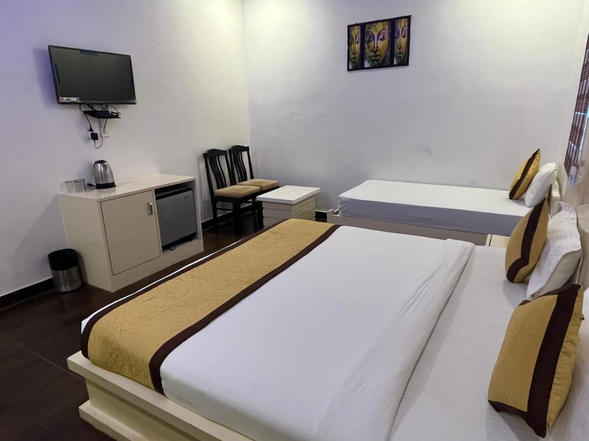 Hotel Hotel Sahib'S Red Carpet - Family & Corporate Hotel Chain Agra (Uttar Pradesh)