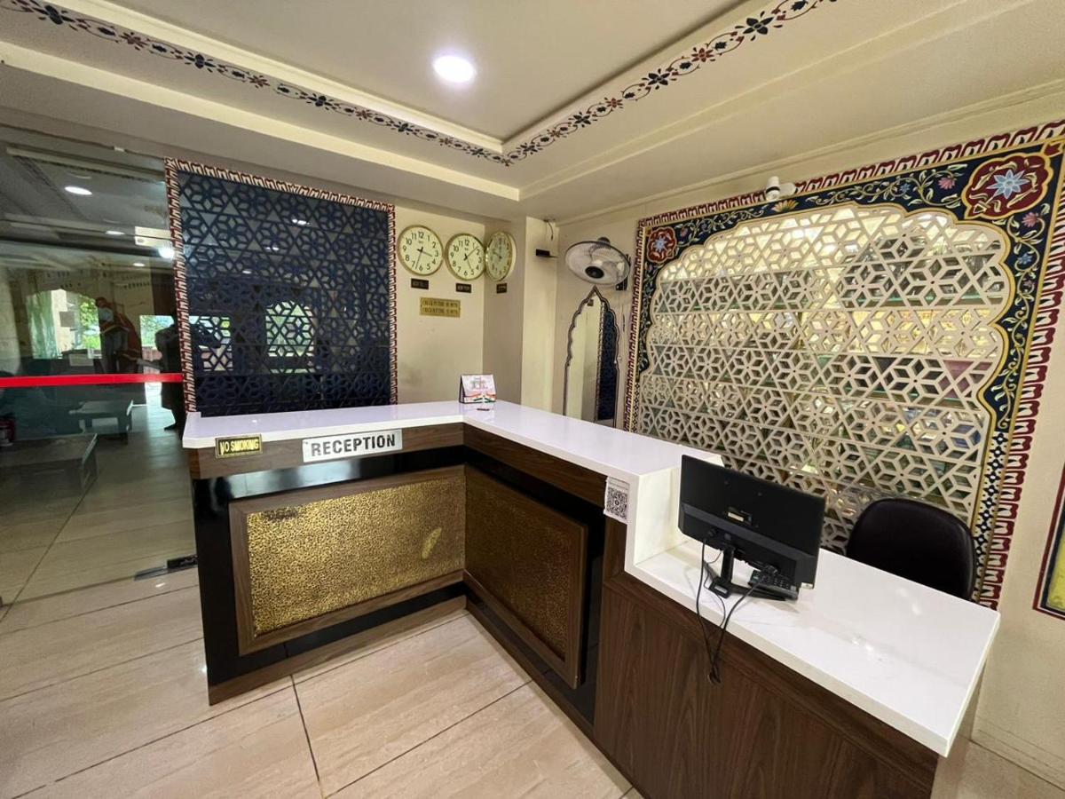 Hotel Sahibs Royal - 500m From Taj Mahal 4*