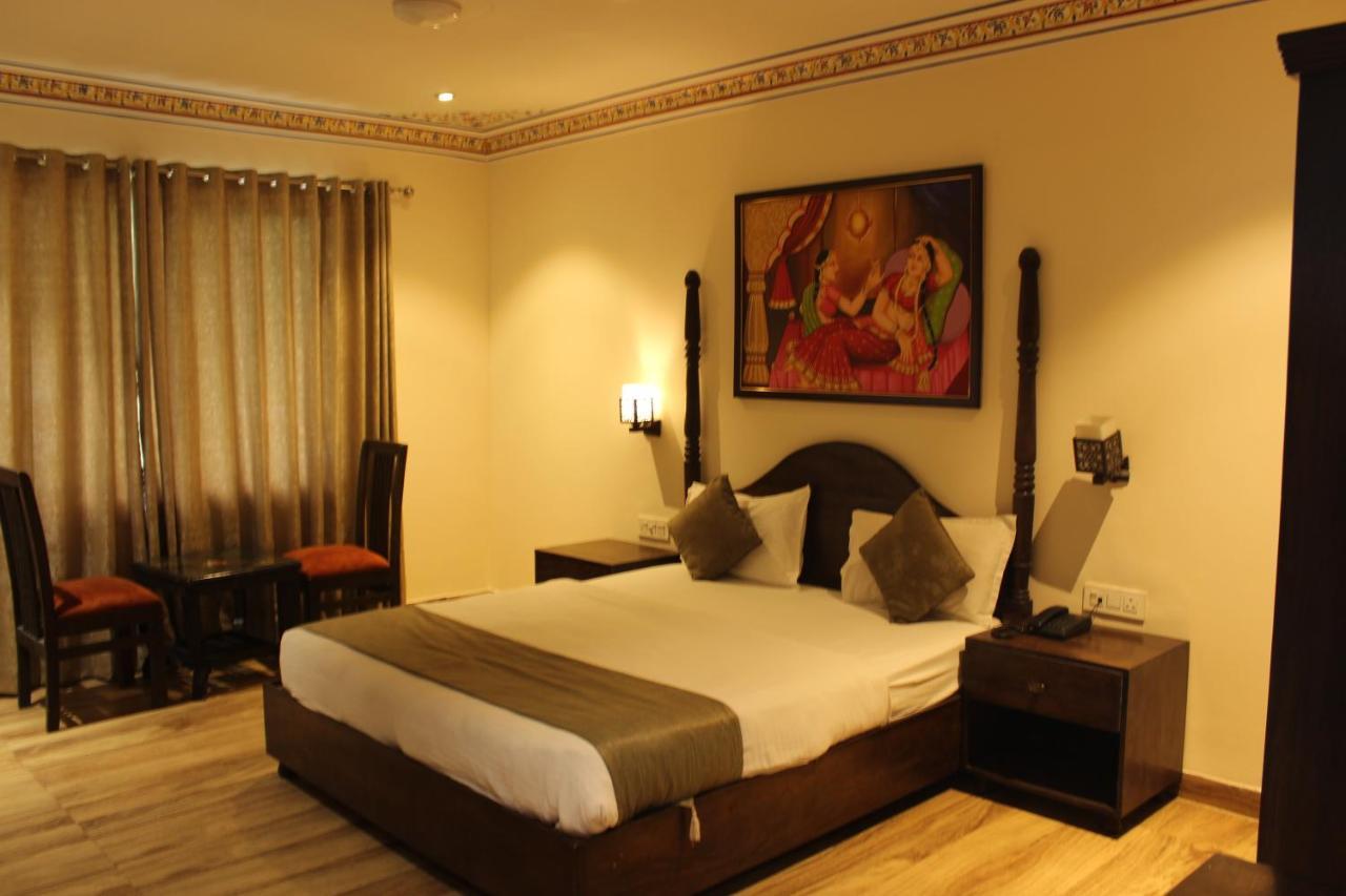 Sahibs Royal - 500m From Taj Mahal Hotel 4*