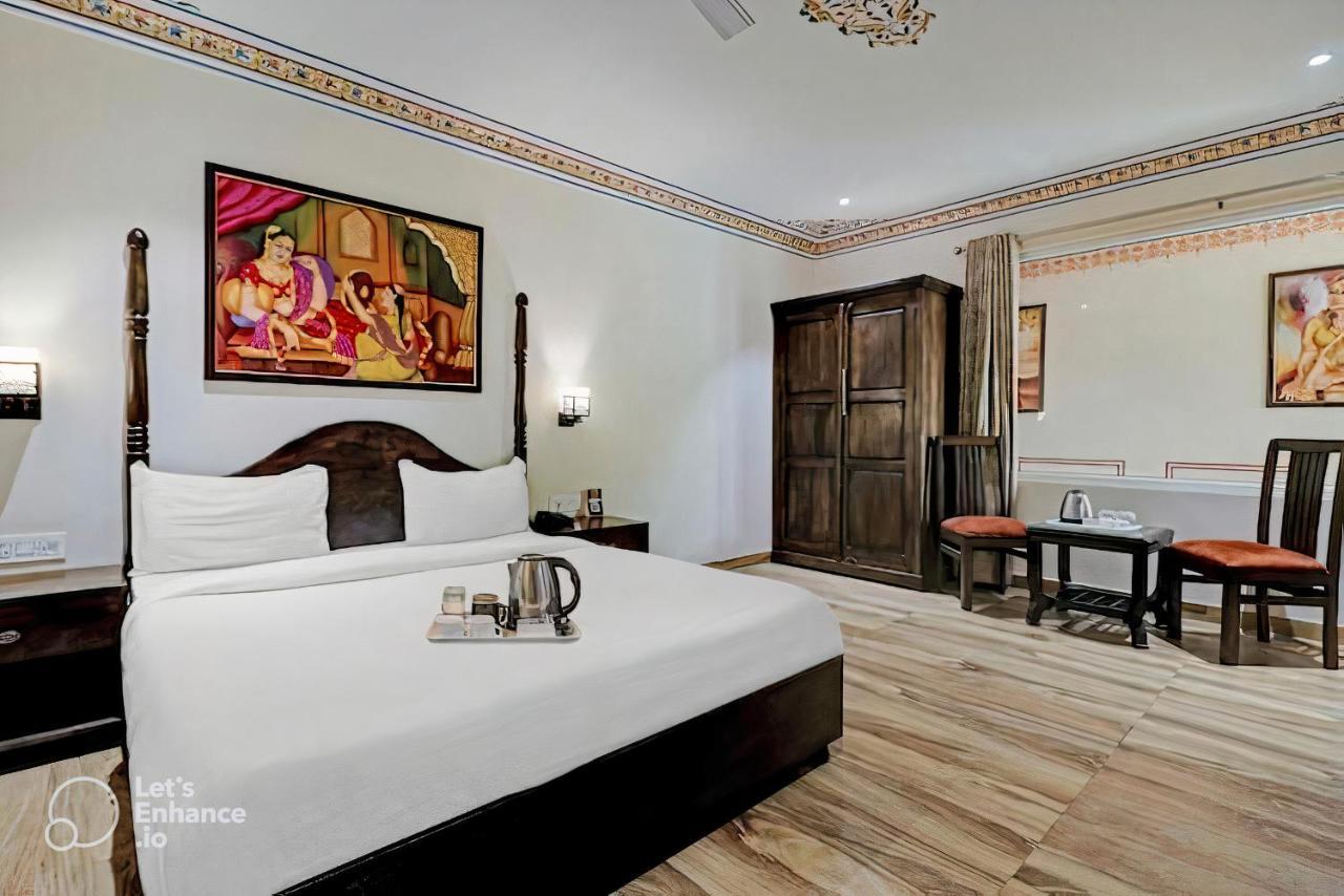 Hotel Sahibs Royal - 500m From Taj Mahal 4*