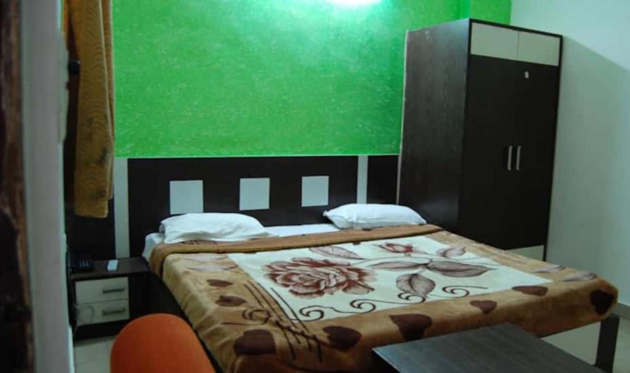 Goroomgo Viren Holiday Agra Hotel 3*