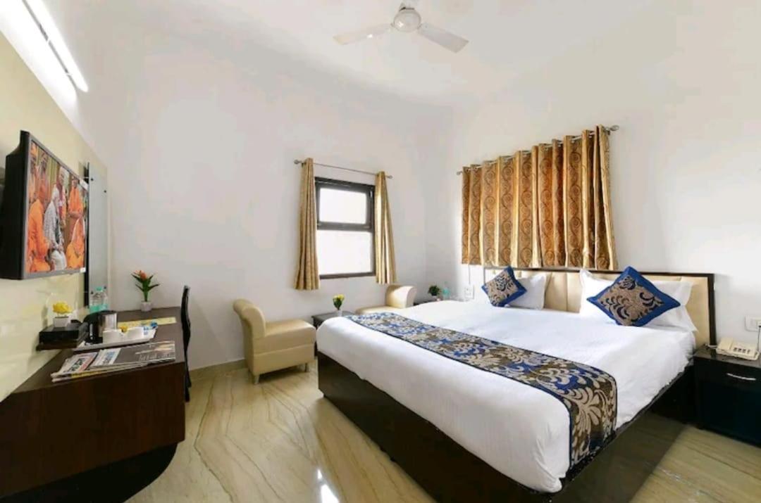 The First By Goyal Hoteliers Hotel