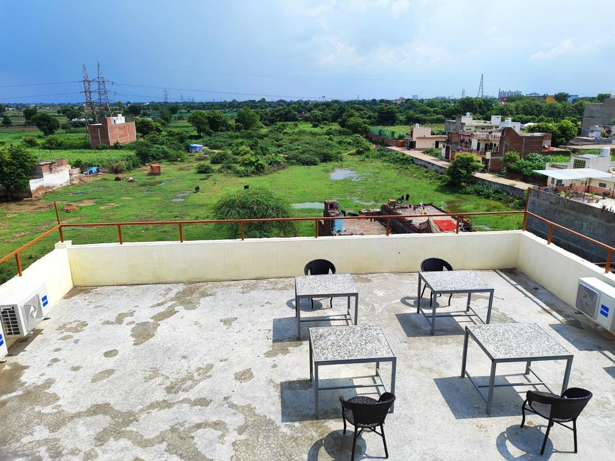 Homestay Sunrise Agra-rooftop View Taj Mahal