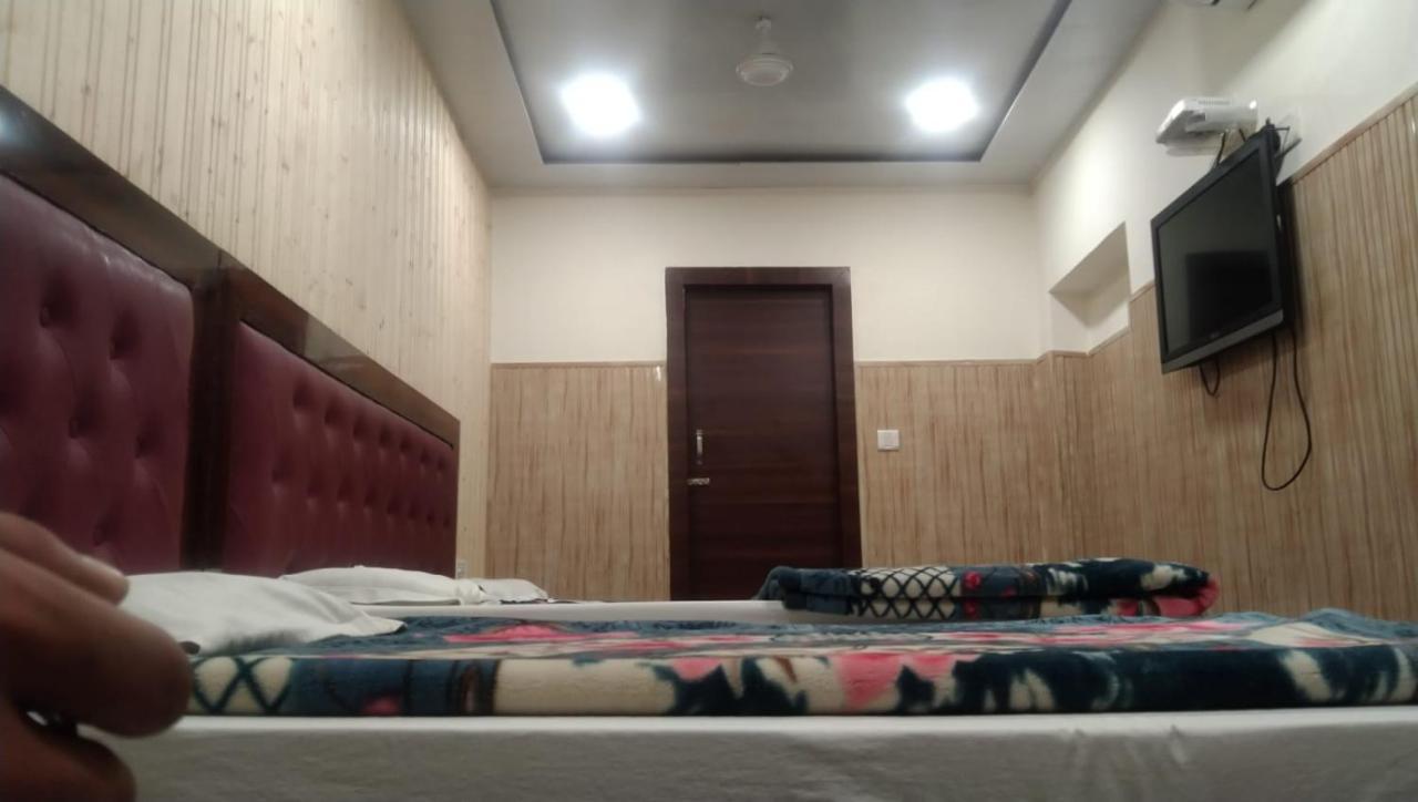 Host Agra (Uttar Pradesh)