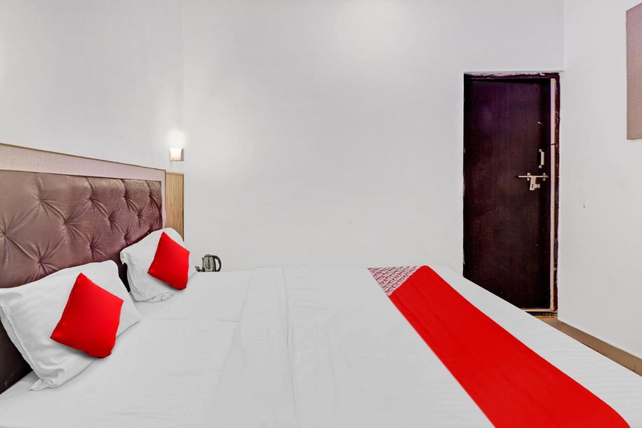 Hotel Oyo Flagship House 3*