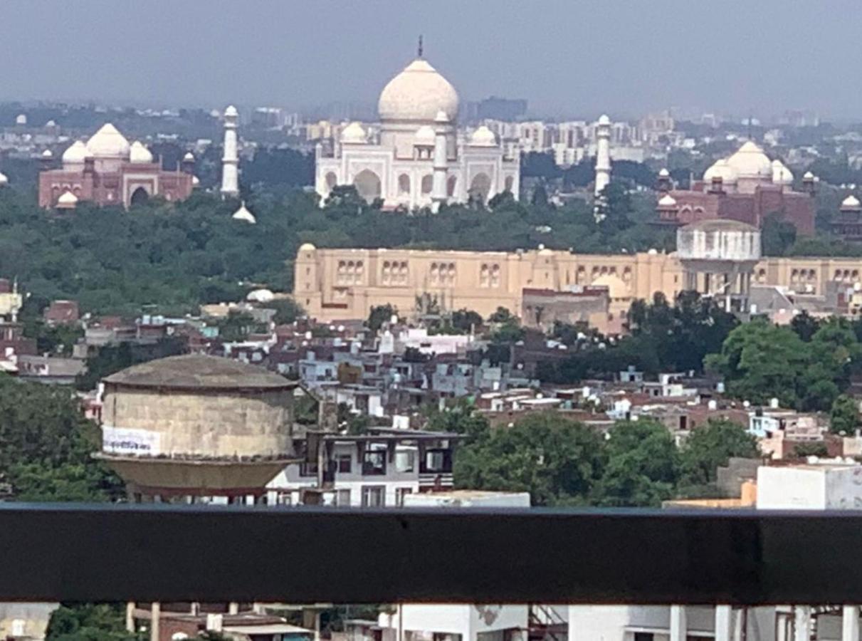 Luxury Penthouse With Taj Mahal View