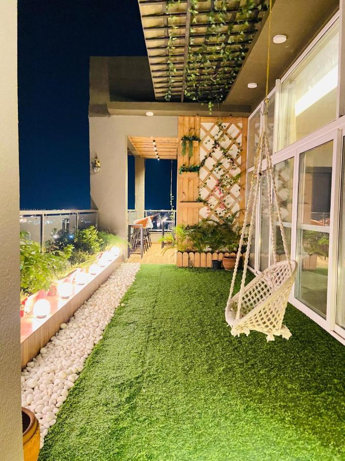 Luxury Penthouse With Taj Mahal View