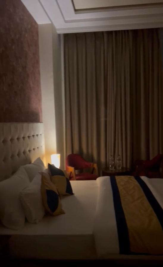 Apartment Luxury Penthouse With Taj Mahal View