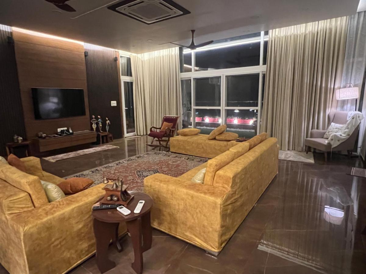 Luxury Penthouse With Taj Mahal View Apartment *