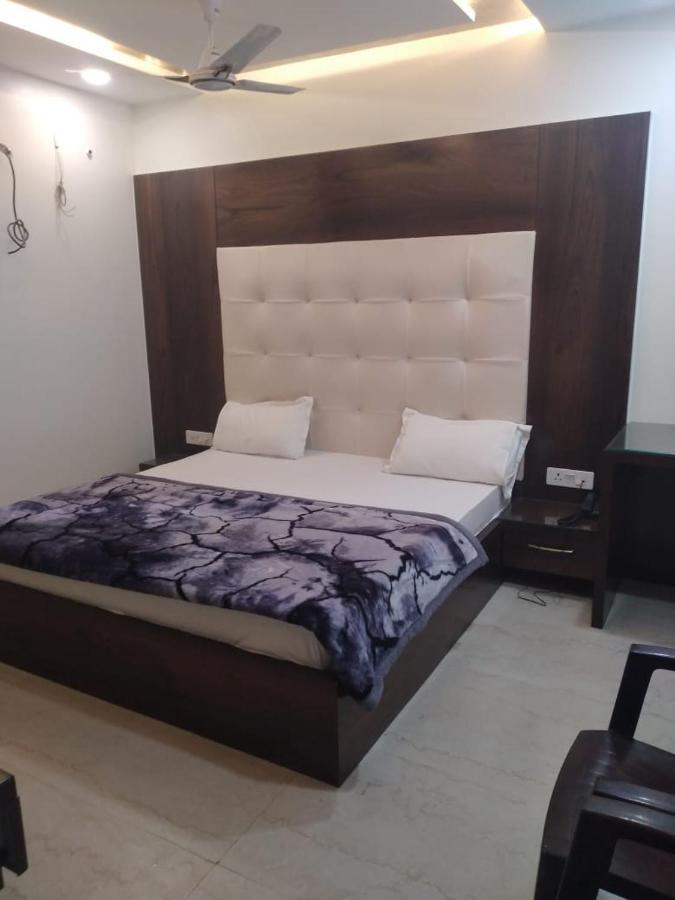 Hotel Uday Raj By Wb *