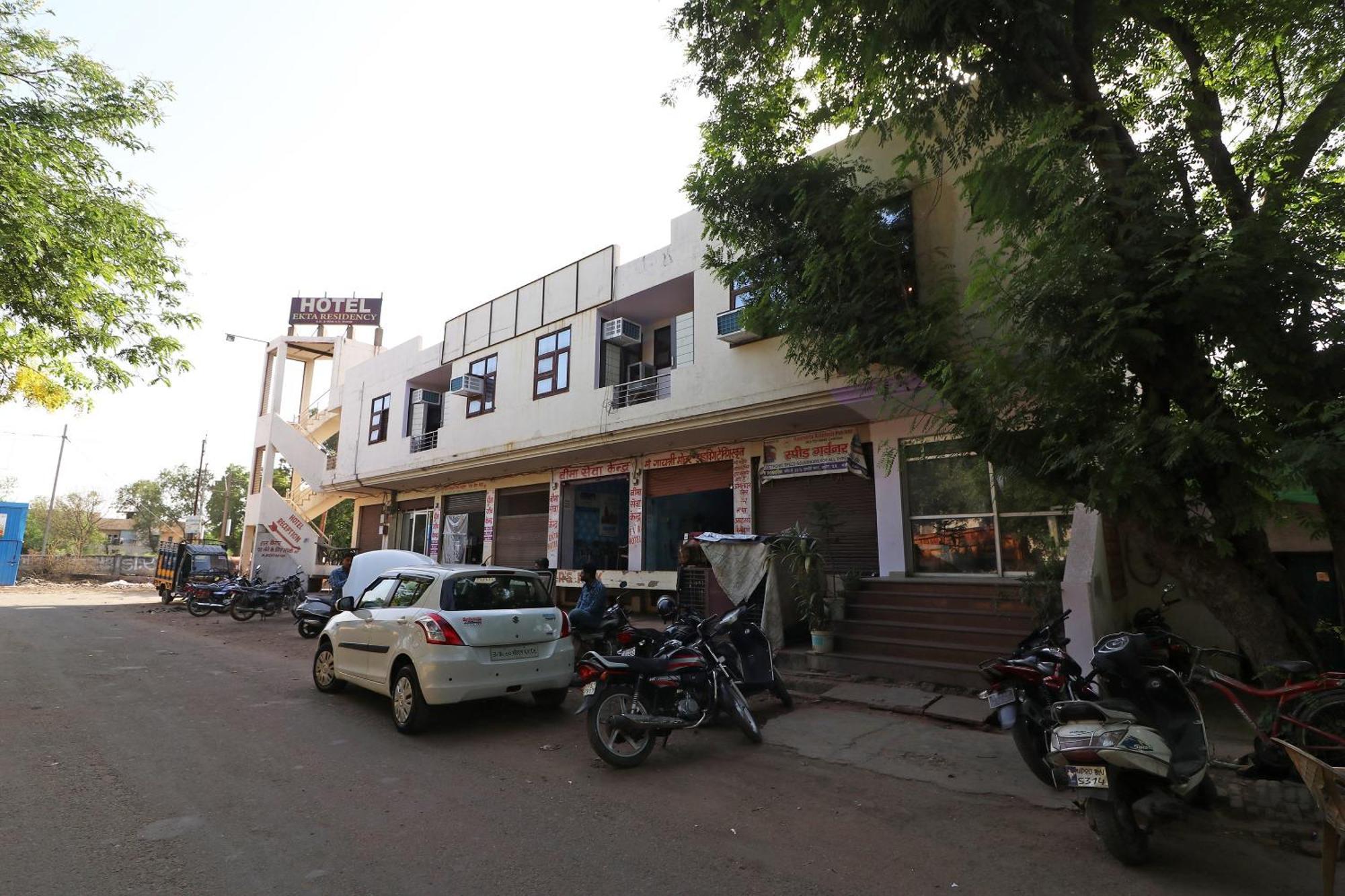 Oyo Ekta Residency 3*