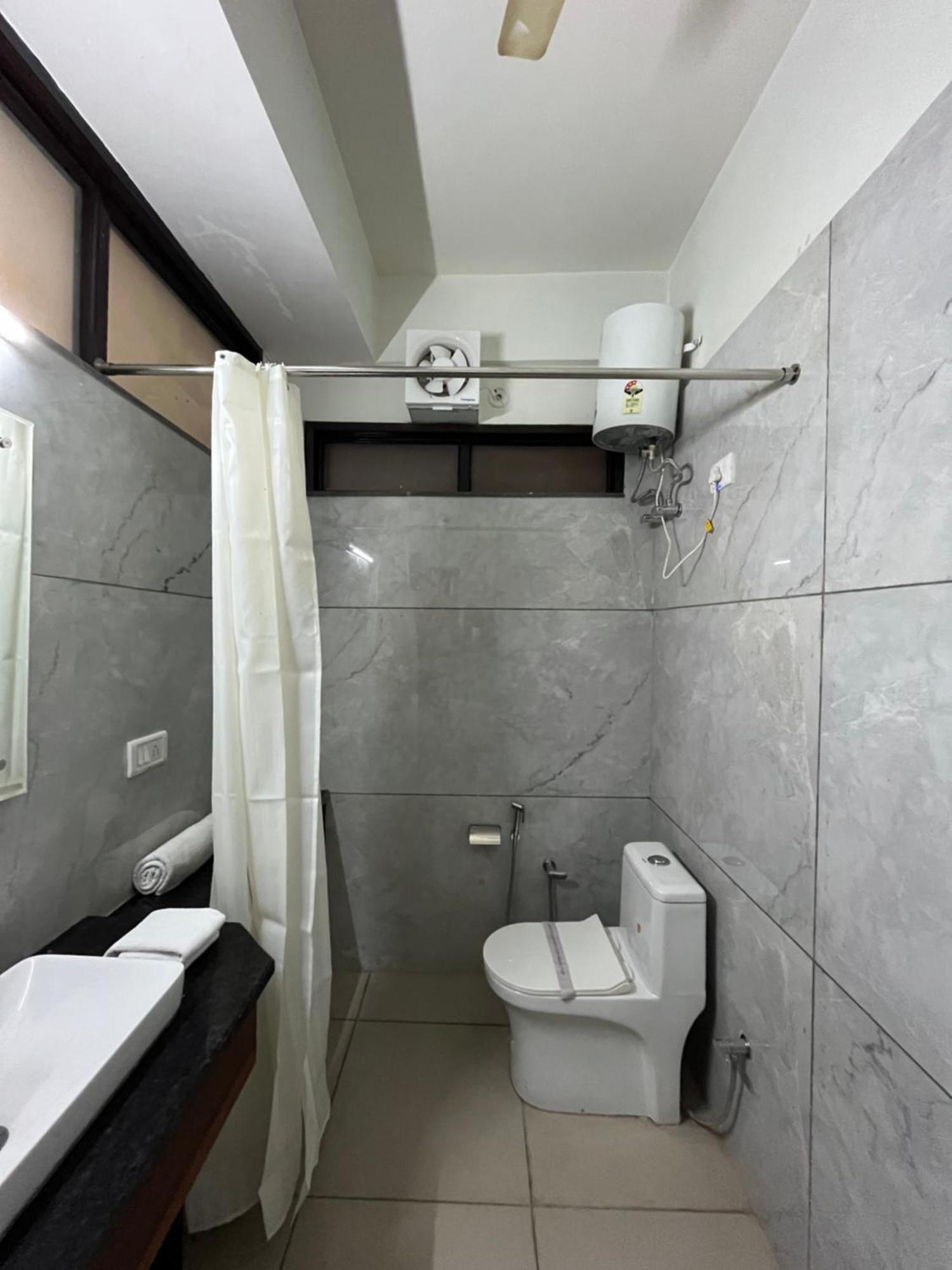 Hotel S R Palace