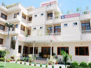 Chandra Pushp Palace 3*