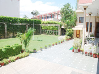 Chandra Pushp Palace Hotel Agra (Uttar Pradesh)