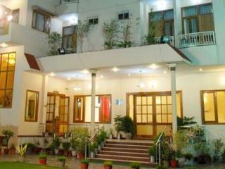 Chandra Pushp Palace 3*
