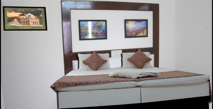 Sidhartha Walking Distance From Tajmahal Hotel