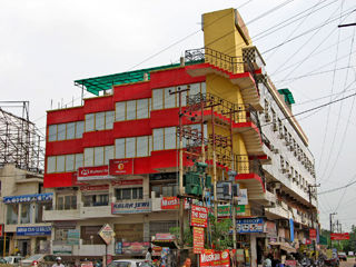 Delux Plaza 2*